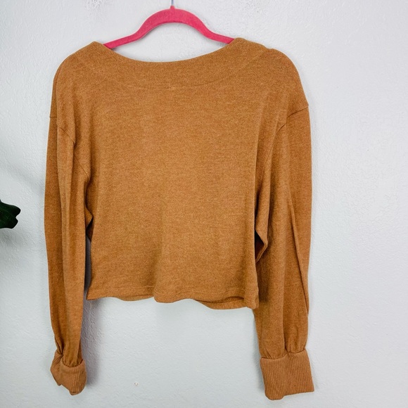 By anthropology Tan Cropped V-Neck Long Sleeves Sweater Size L - Picture 9 of 9